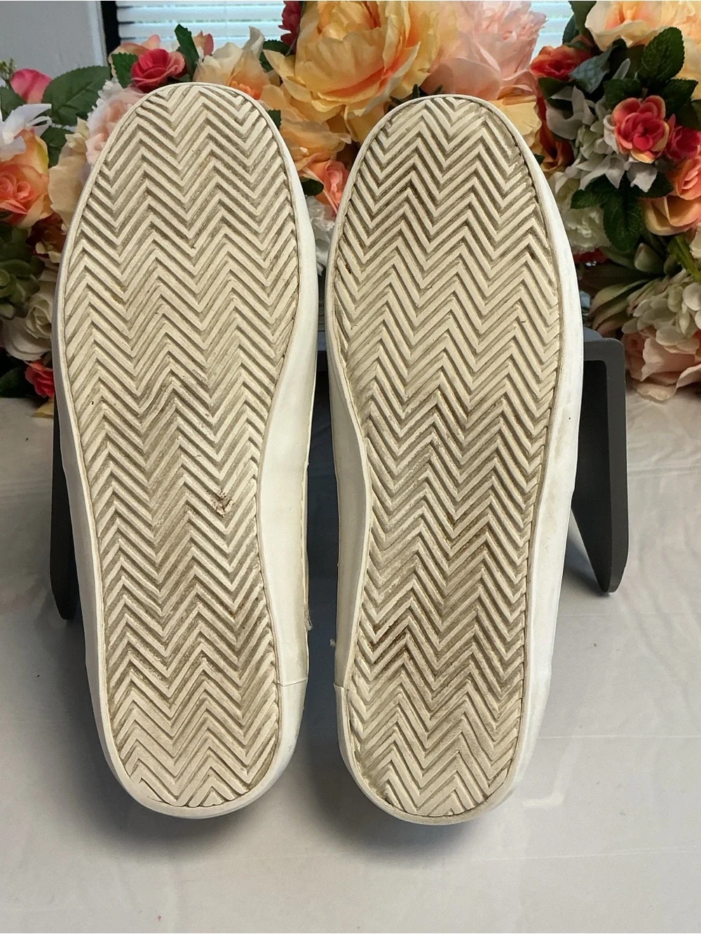 Banana Republic Perforated Sneaker Burnt White Lace-Up Casual Shoes 7.5